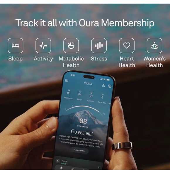 Oura Ring 4 in Elegant Silver - Picture 4 of 8